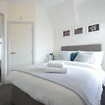 Lexicon House - 4 Bedrooms 3 Bathrooms