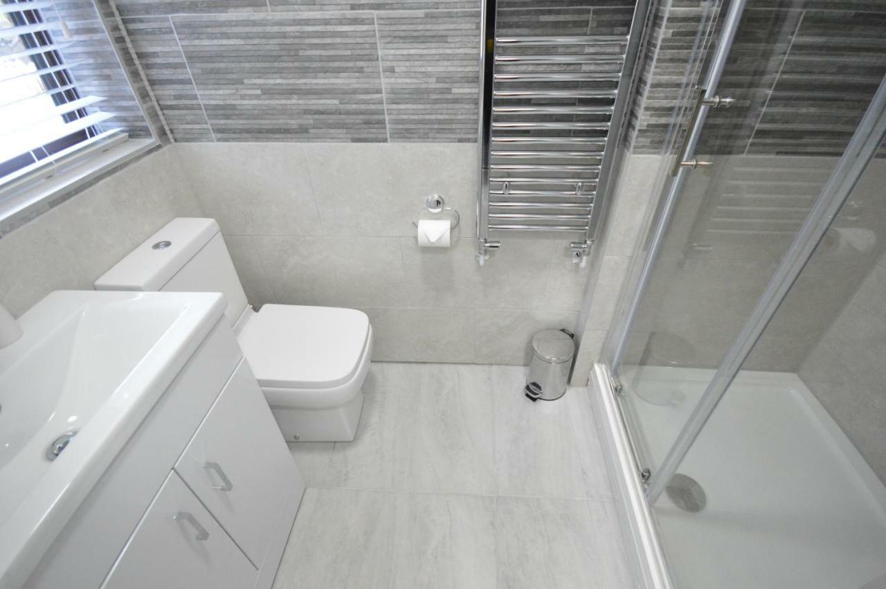 Lexicon House - 4 Bedrooms 3 Bathrooms Stoke-on-Trent
