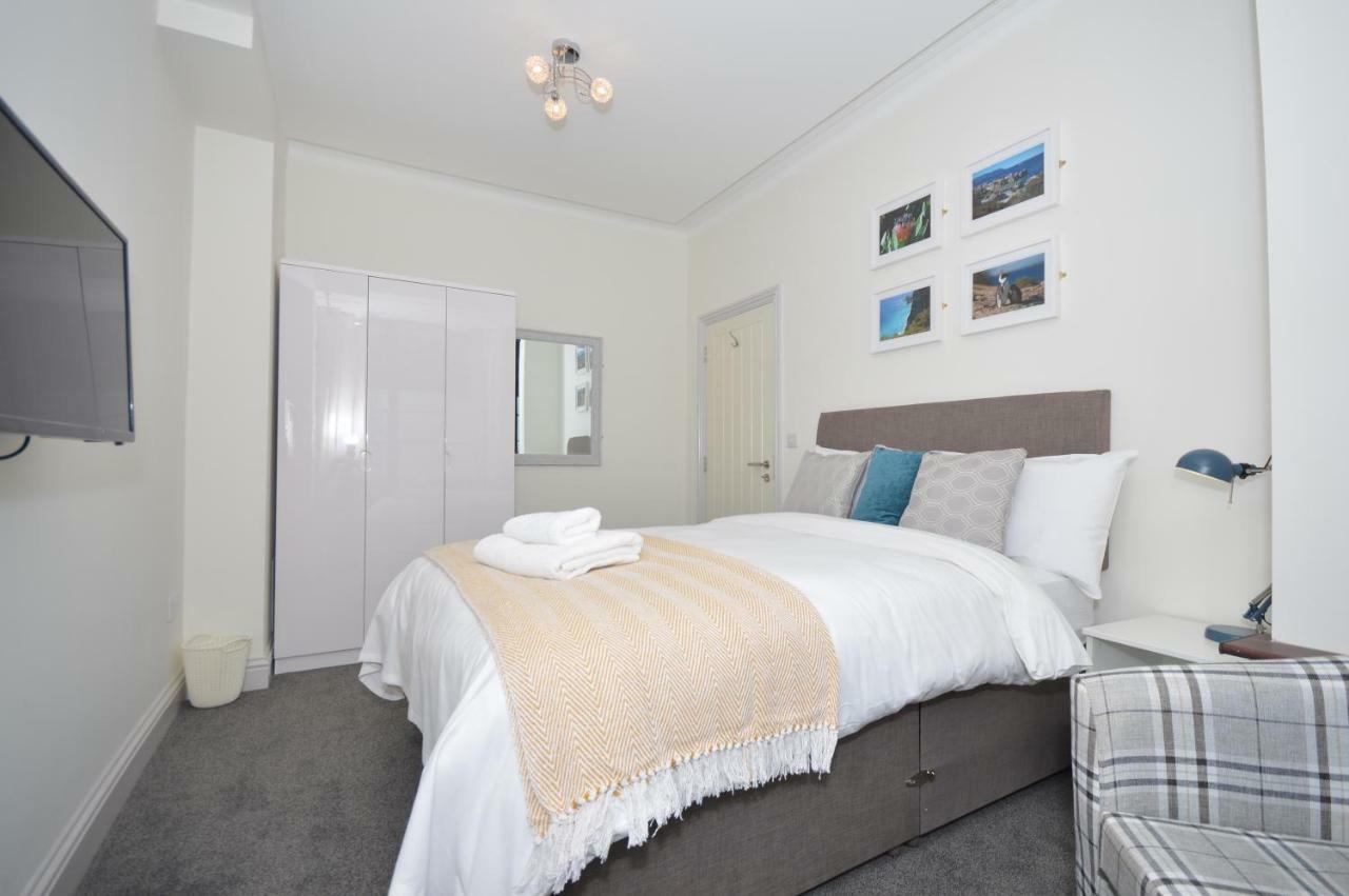 Lexicon House - 4 Bedrooms 3 Bathrooms Stoke-on-Trent